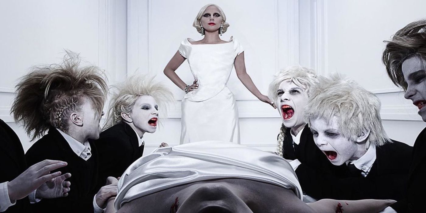 Леди Гага и Чести Бальестерос в Американской истории ужасов