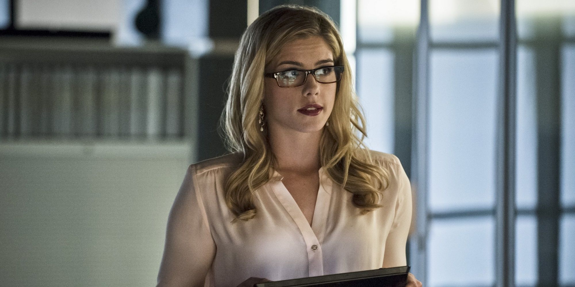 Arrows Final Scene Was Written Before Emily Bett Rickards Agreed To Return