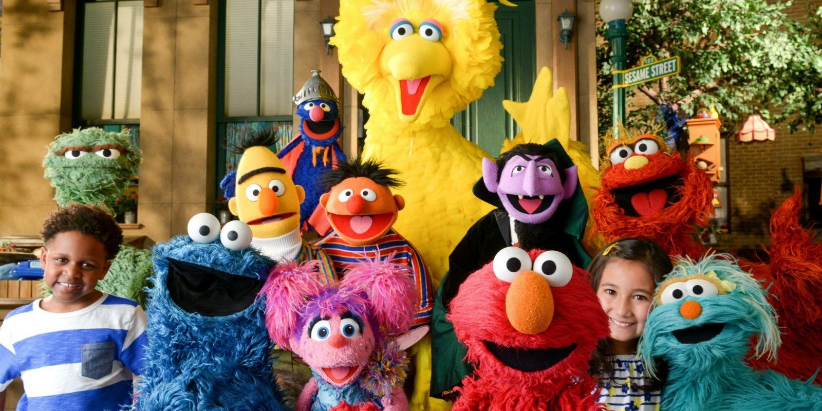 Anne Hathaways Sesame Street Movie Moves To Summer 2021