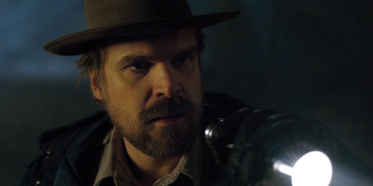 Stranger Things Star Teases Hopper's Struggle  Screen Rant