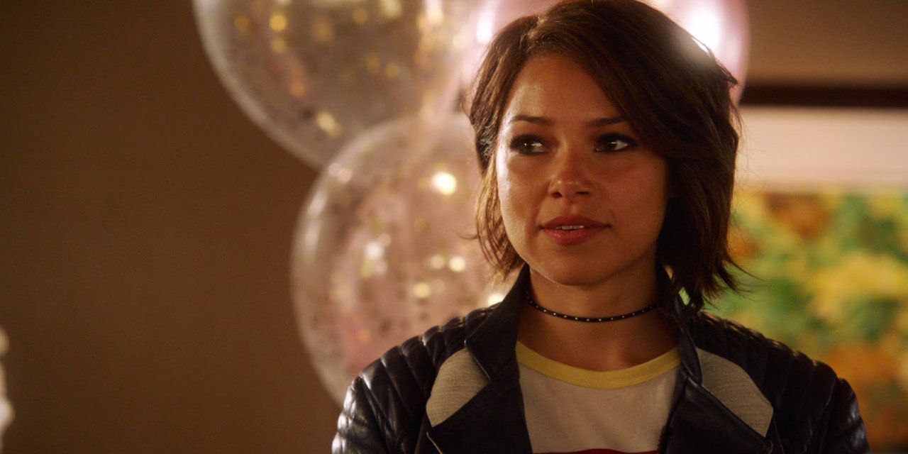 The Flash Season 5 Ups Jessica Parker Kennedy To Series Regular