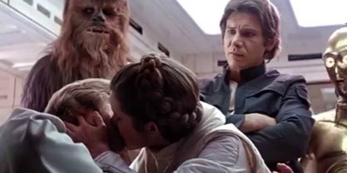 Luke und Leia küssen sich