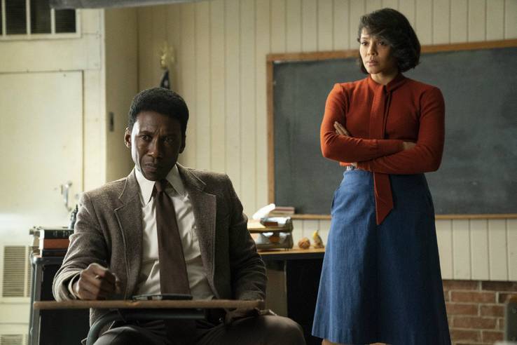 True detective crée par Nic Pizzolatto - Page 10 Mahershala-Ali-and-Carmen-Ejogo-in-True-Detective-season-3