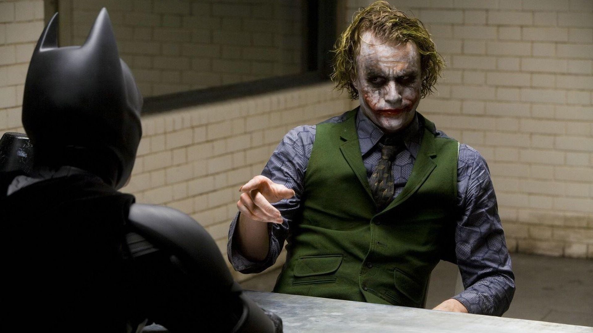 Doctor Dressed As Heath Ledger S Joker Delivers Baby On Halloween