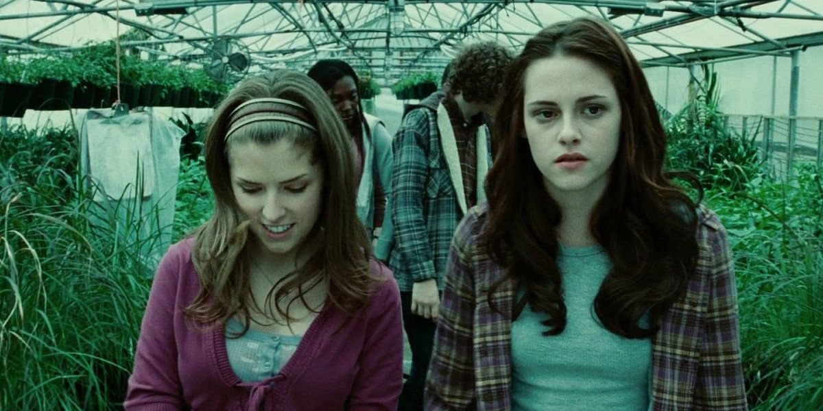 Twilight 10 Characters Bella Should Have Been With (Other Than Edward)