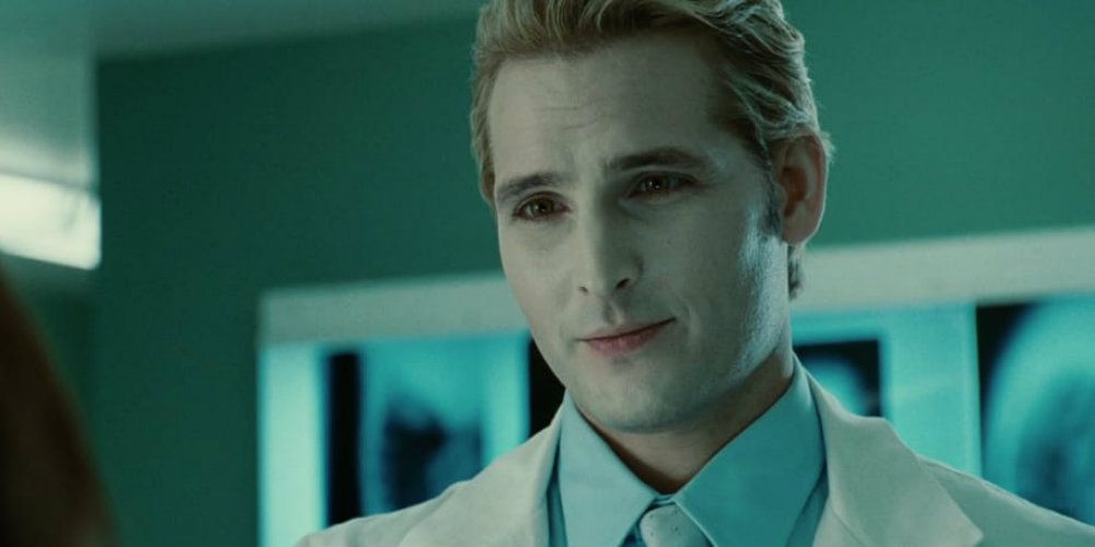 Twilight 5 Reasons Charlie is the Best Father (& 5 Why Its Carlisle)