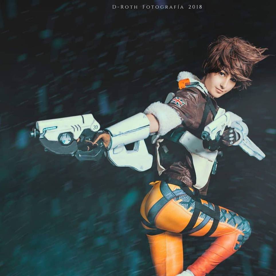 Hot tracer cosplay 