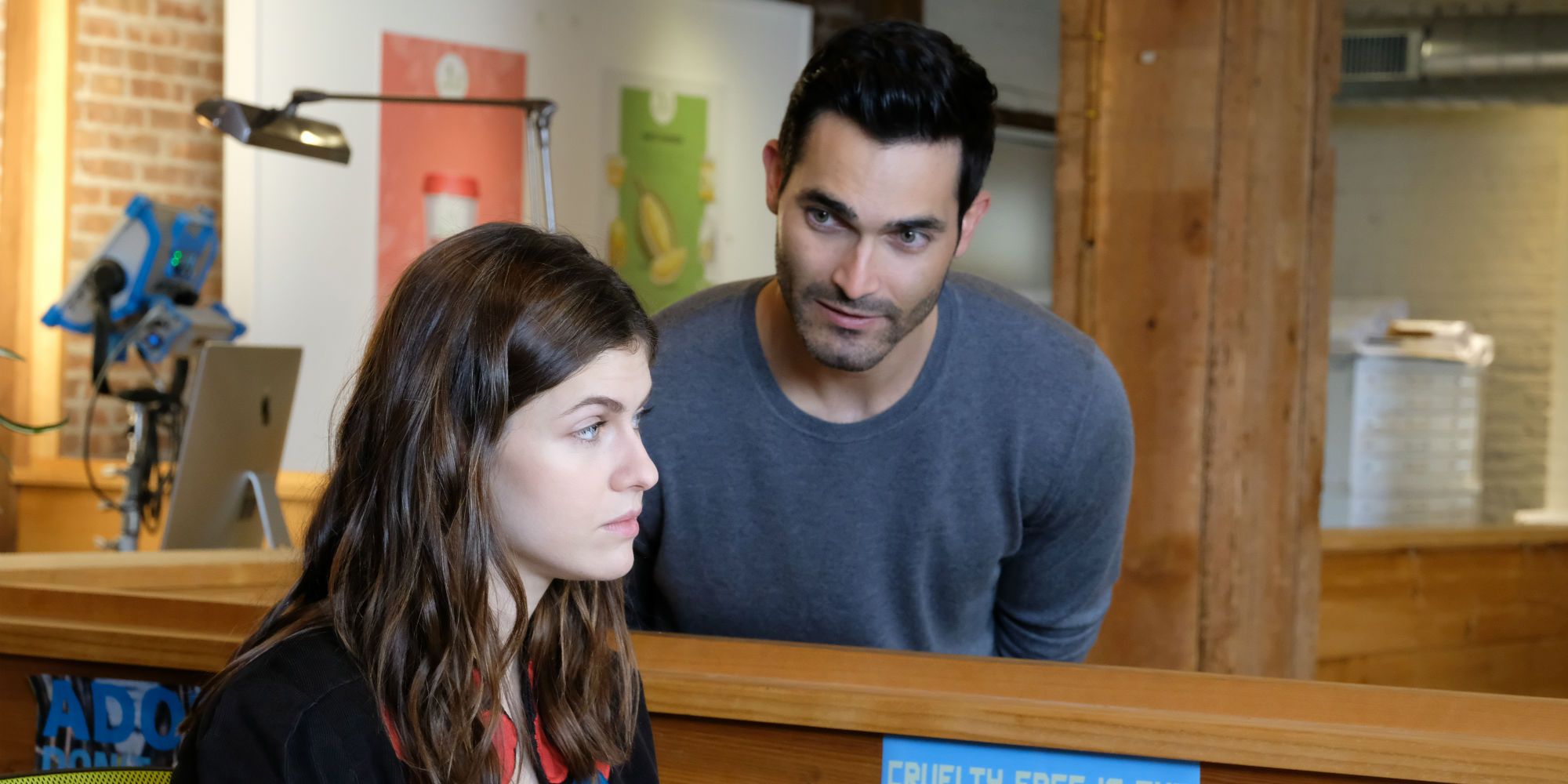 https://static3.srcdn.com/wordpress/wp-content/uploads/2019/09/Alexandra-Daddario-and-Tyler-Hoechlin-in-Can-You-Keep-A-Secret.jpg