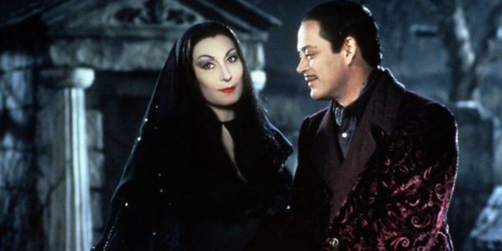 The Addams Family 5 Sweetest Morticia and Gomez Moments (& 5 Most CringeWorthy)