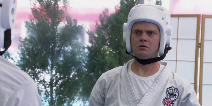 The Office: 10 Funniest Phone Calls by Dwight Schrute 13 Dwight in a still from the "The Fight"