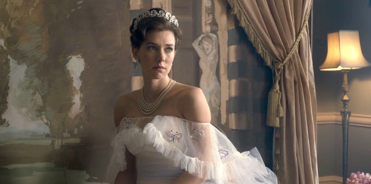 The Crown 10 Hidden Details About Princess Margarets Costume You Didnt Notice