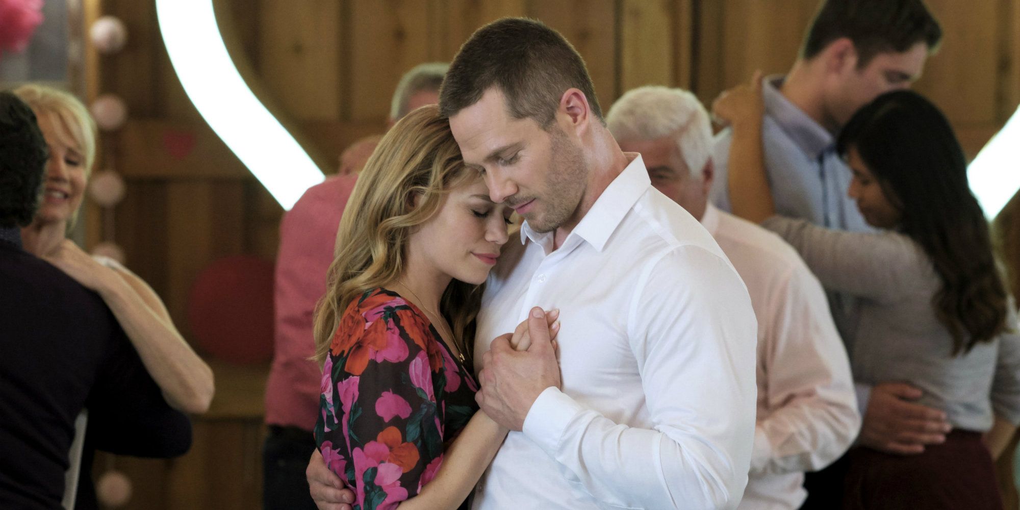 10 Most Common Tropes In Hallmark Valentines Movies Screenrant