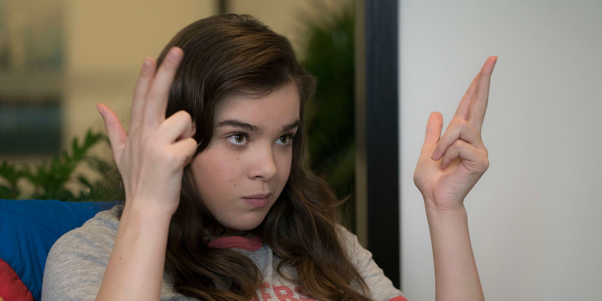 5 Ways Hailee Steinfelds Best Performance Is In Dickinson (& 5 Why Its Still The Edge Of Seventeen)