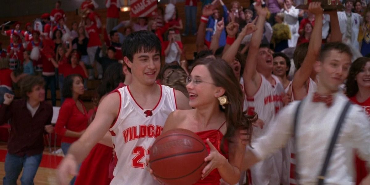 High School Musical 5 Relationships Fans Loved (& 5 They Hated)