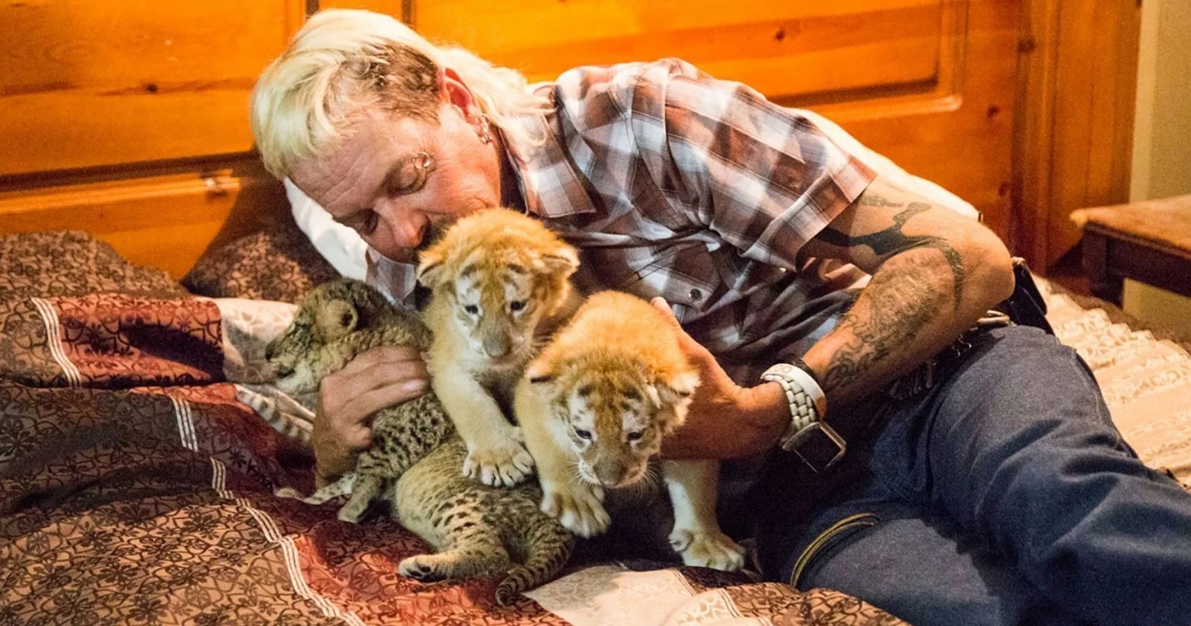 Netflix S Tiger King 10 Accusations Made Against Joe Exotic