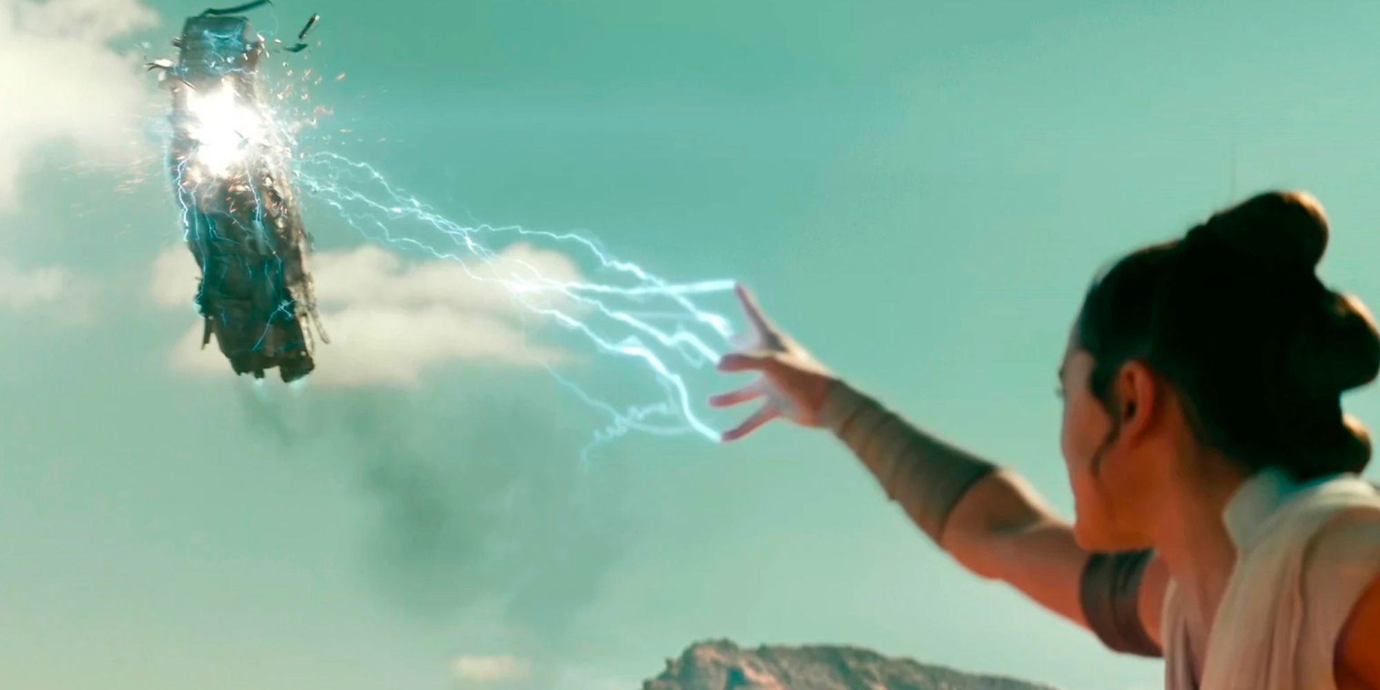 Daisy Ridley as Rey Skywalker using Foce Lightning in Star Wars Rise of Skywalker