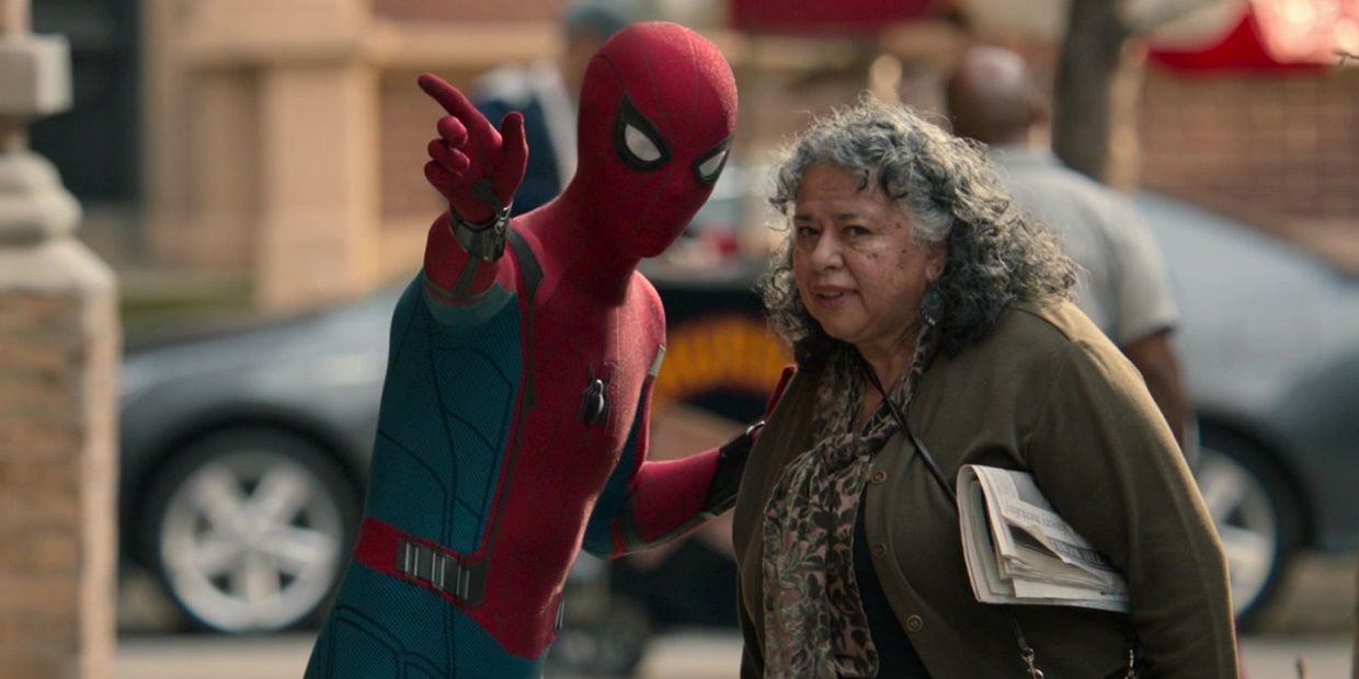 Spidey helps an old lady in Spider Man Homecoming