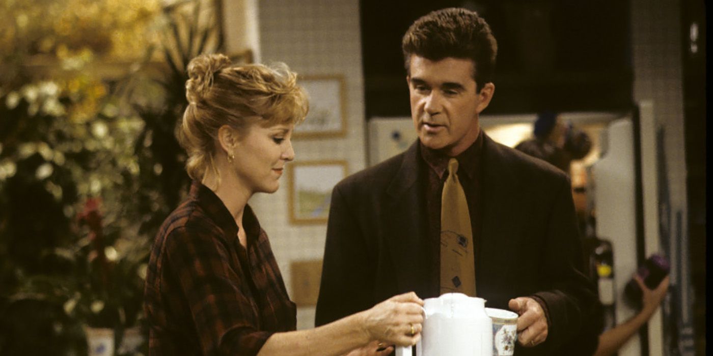 5 Strongest Sitcom Moms Of The 80s (& 5 Strongest Dads)
