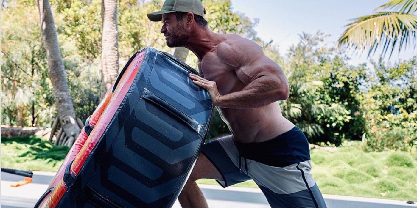 Chris Hemsworth Posts Insane Workout Pic As He Preps For Thor 4