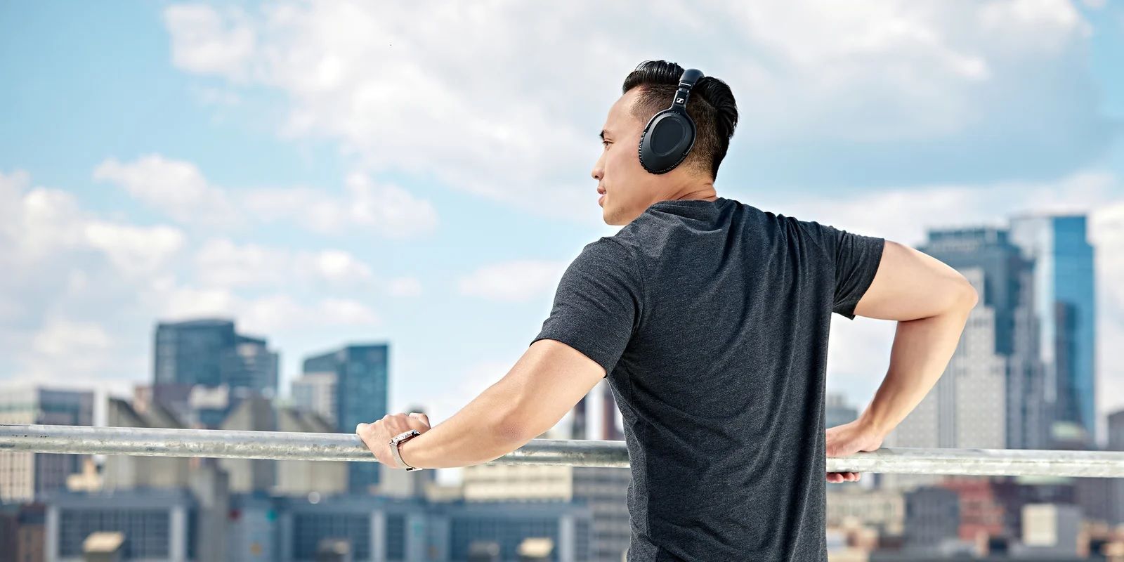 Системы multiroom умный дом. Как настроить колонку и колонку алиса. Мышление абстракция робот. Сделай умный звук. Sennheiser pxc 550 ii.