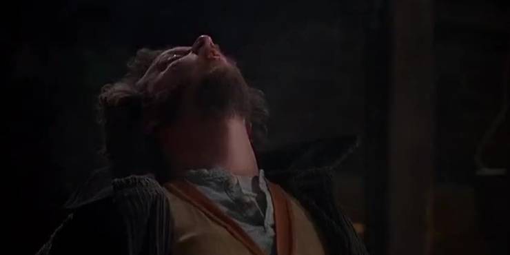 Марв смотрит вверх в Home Alone 2