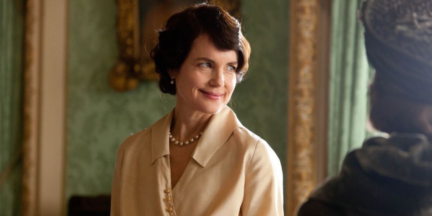Cora Crawley smiling in Downton Abbey
