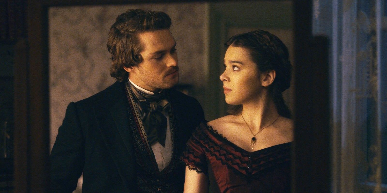 Finn Jones and Hailee Steinfeld on Dickinson