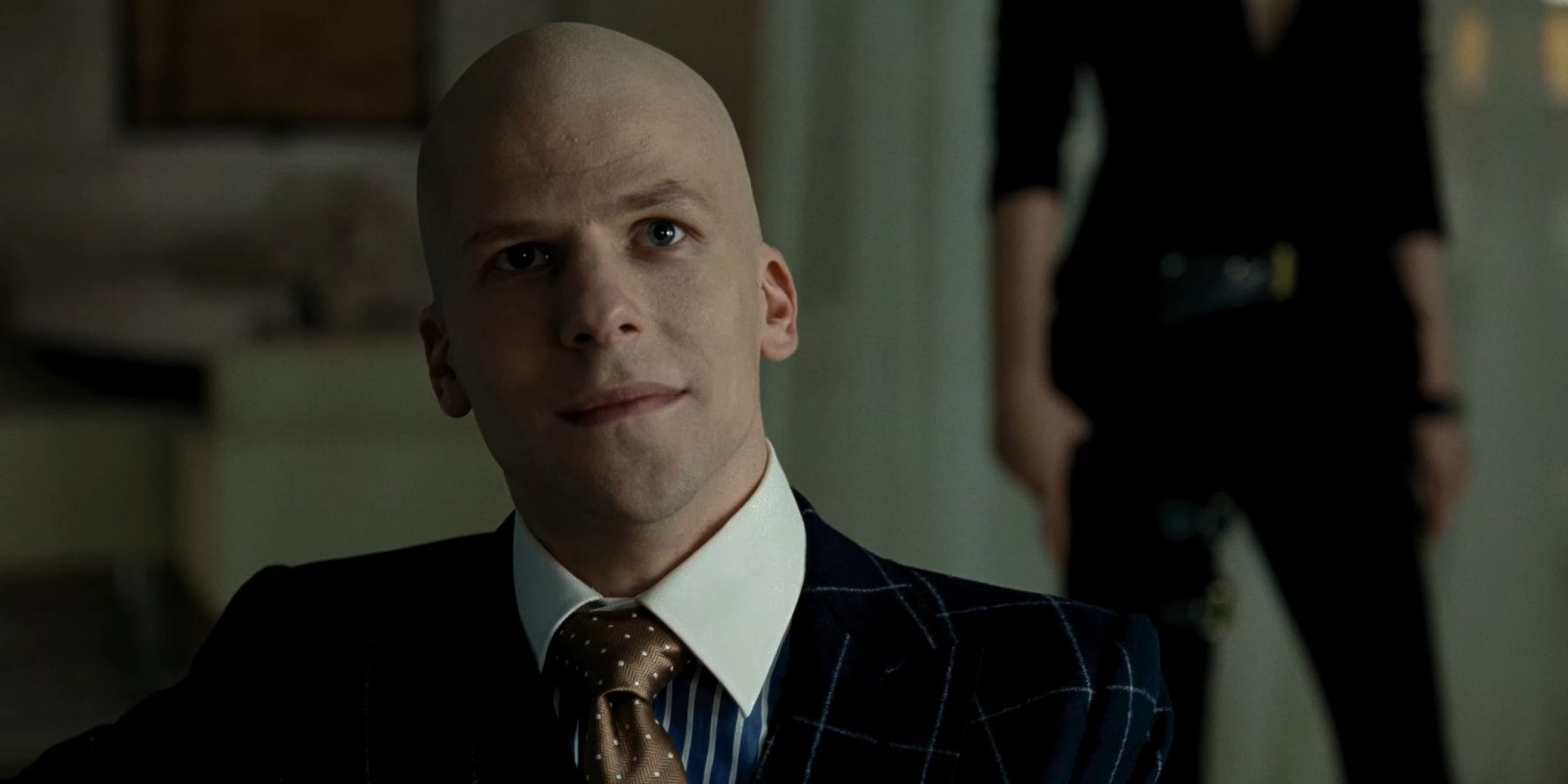 Lex Luthor making a deal with Deathstroke in Zack Snyders Justice League