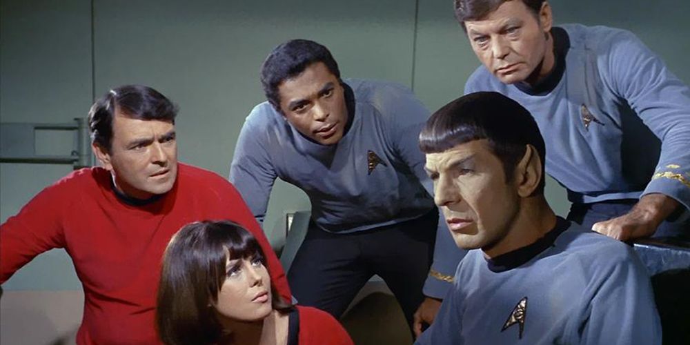 Star Trek 5 Times Spock Saved The Day With Logic (& 5 Times He Used Emotion)