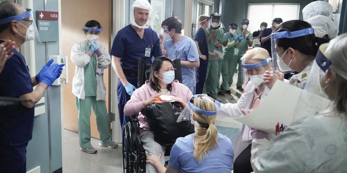 Greys Anatomy 8 Hidden Details You Missed About The Scrub Costumes