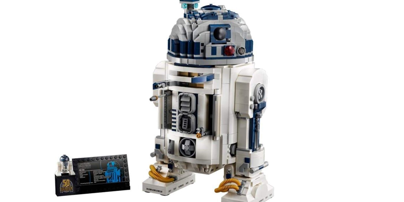 LEGO R2D2 Model Builds Star Wars MovieAccurate Functions Out Of 2000 Bricks