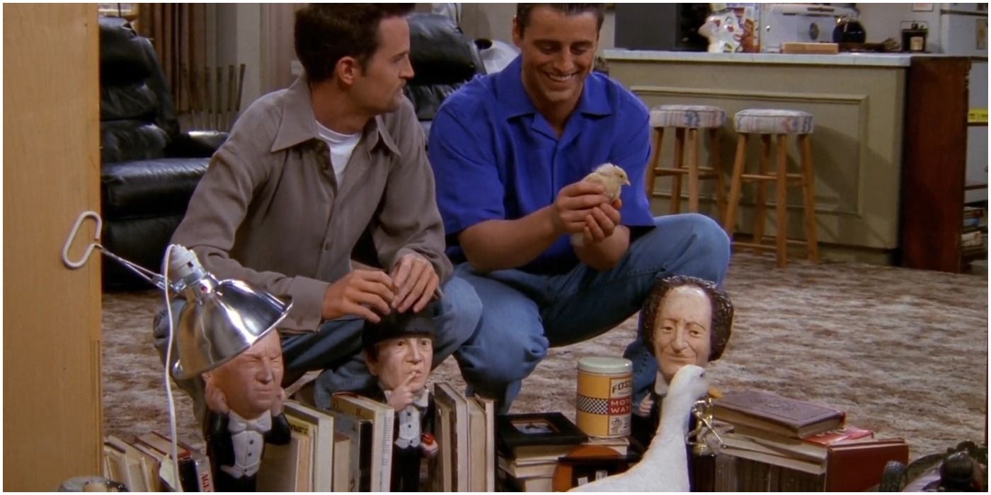 Friends 10 Things That Make No Sense About Chandler & Joeys Apartment