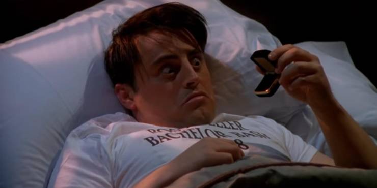 Joey-wakes-up-and-realizes-Ross-wedding-ring-is-gone-in-Friends.jpg (740×370)
