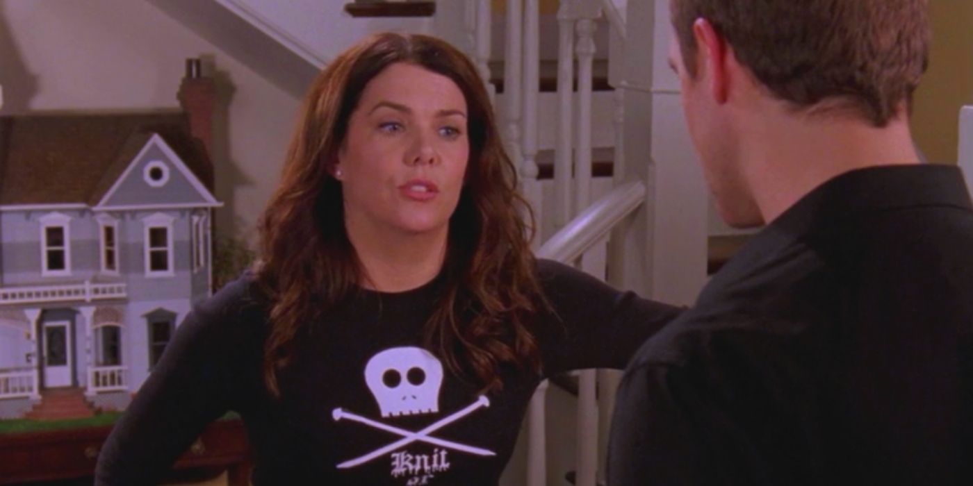 Lorelai in a black shirt talking to Chris on Gilmore Girls