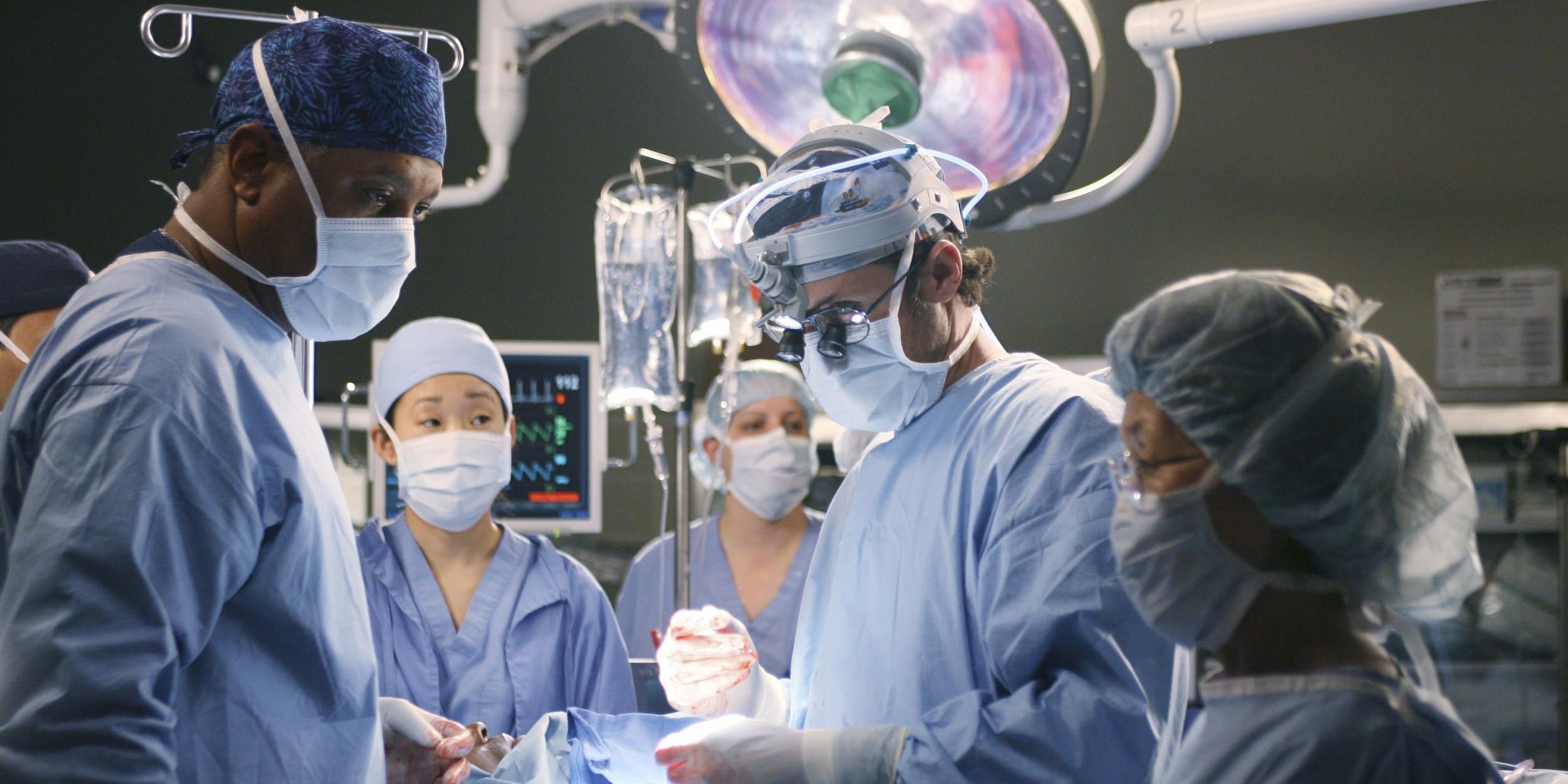 Greys Anatomy 8 Hidden Details You Missed About The Scrub Costumes