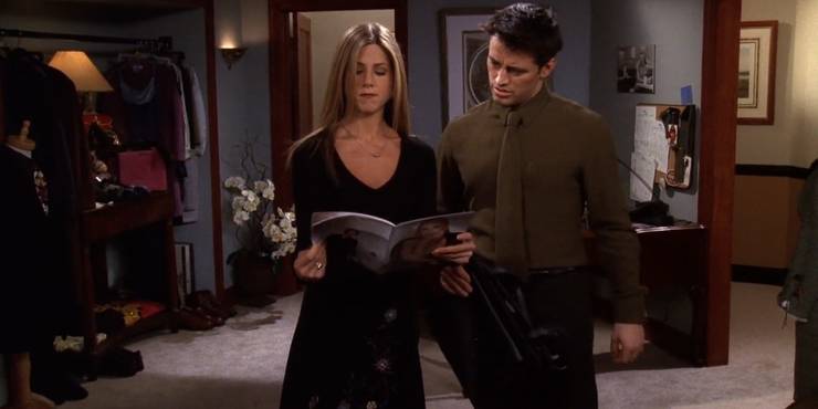 Friends-Rachel-Shows-Joey-The-Ralph-Lauren-Catalogue.jpg (740×370)