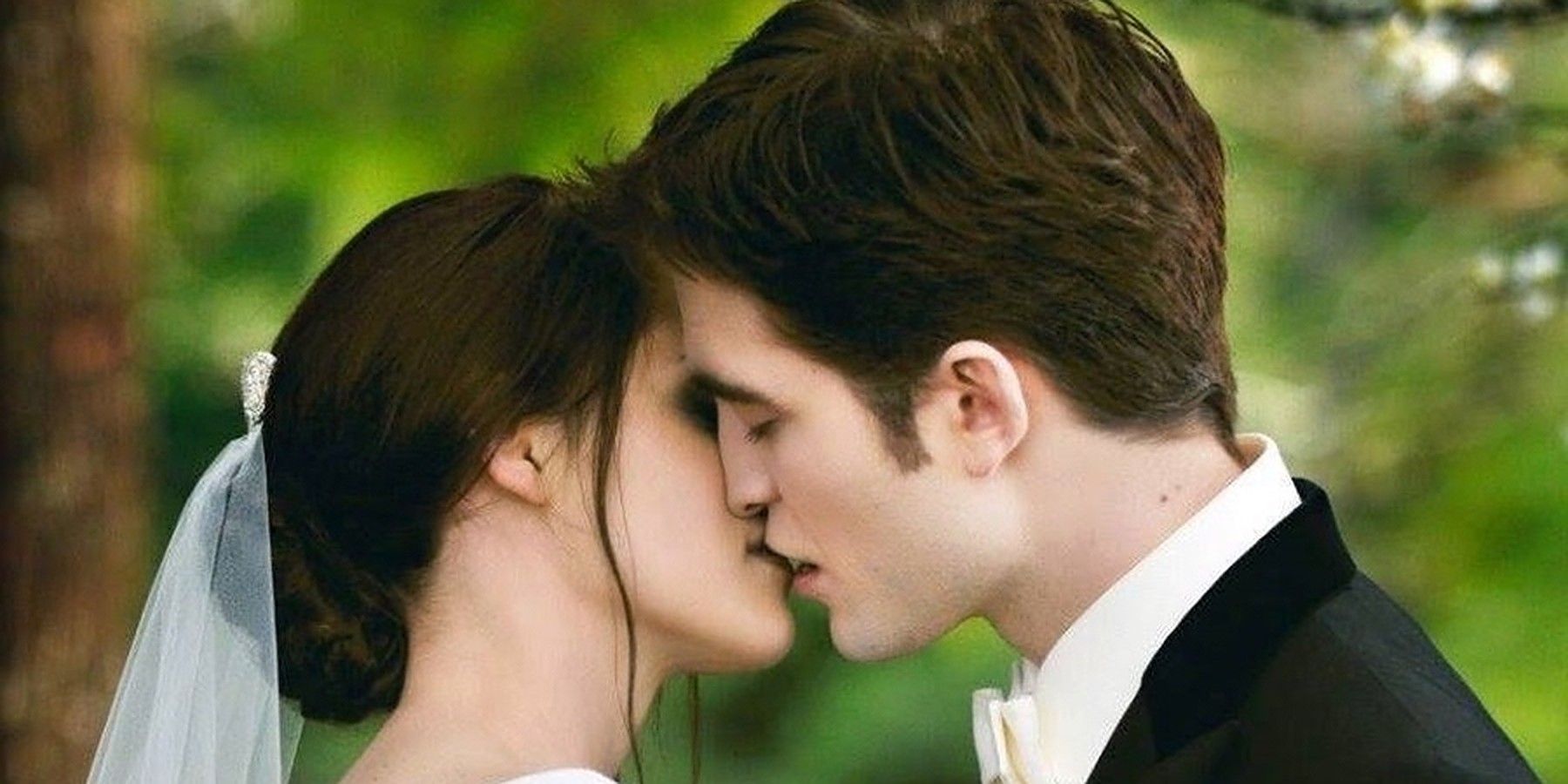 10 Movie Couples Who Dated In Real Life