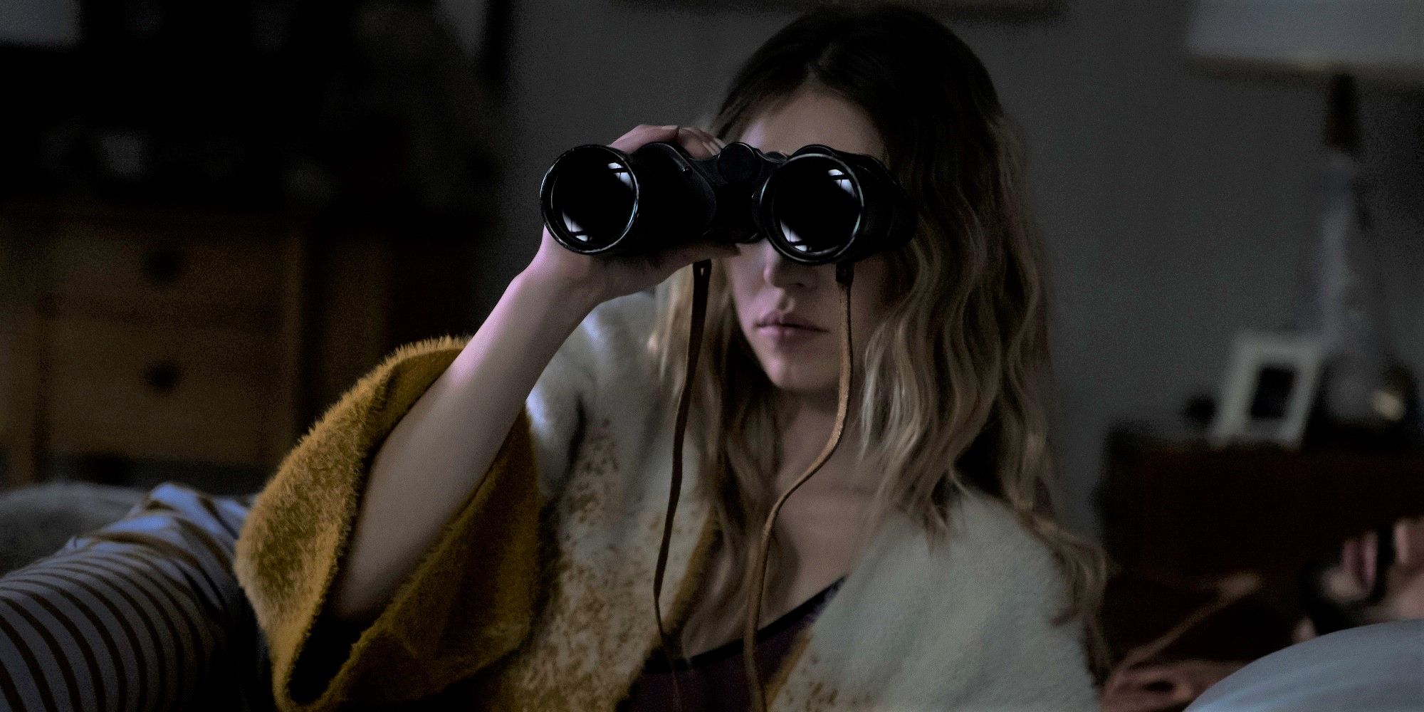 The Voyeurs Review: Mohan&#39;s Erotic Thriller Is Equal Parts Silly &amp; Serious