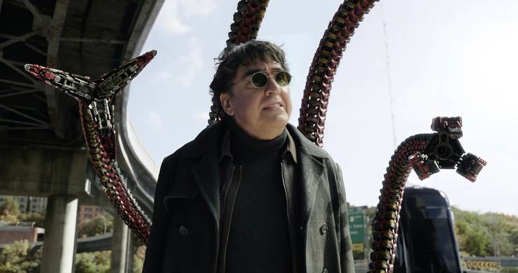 Alfred Molina fights Tom Holland in Spider-Man: No Way Home