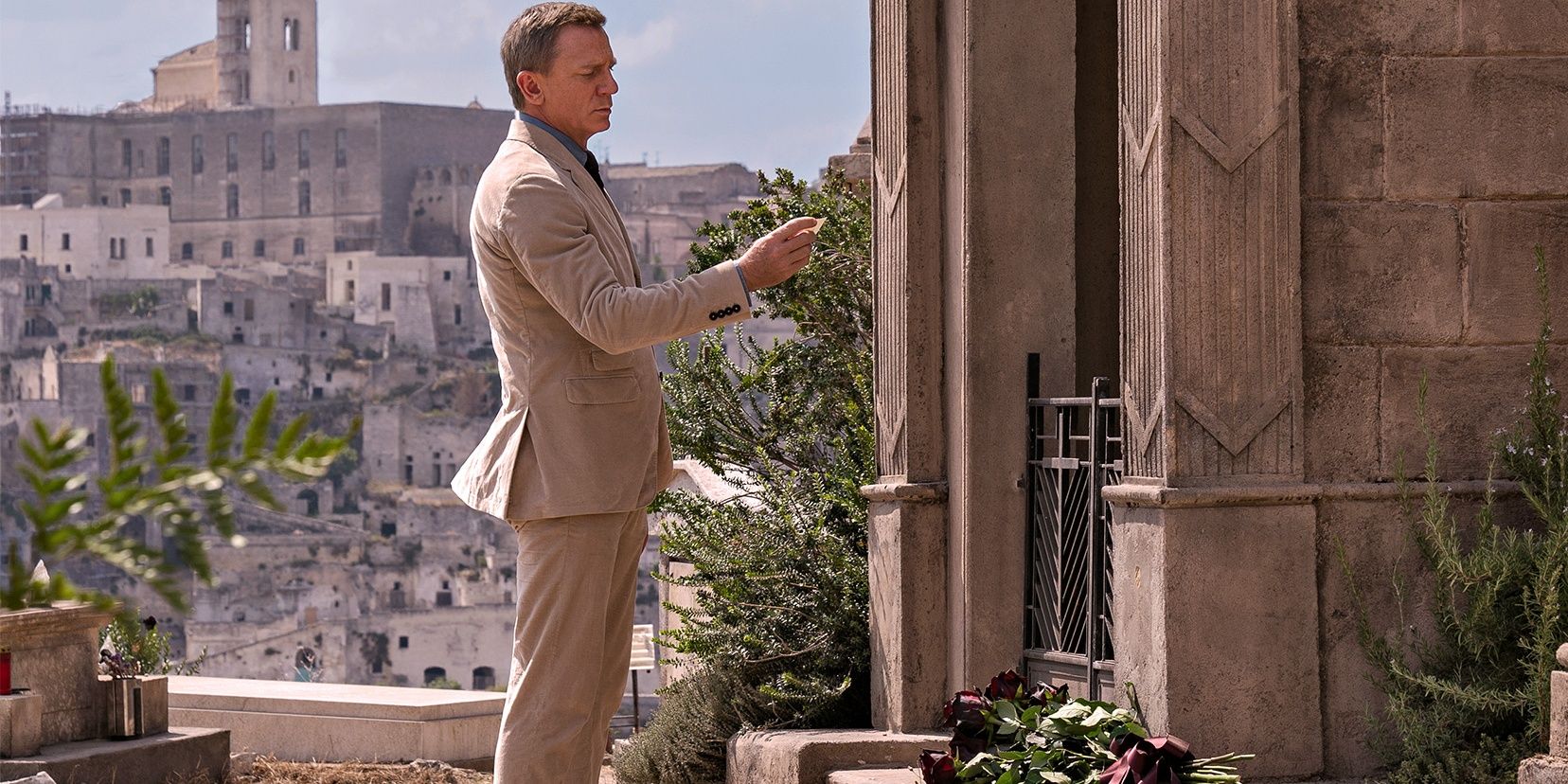 10 Ways James Bond Is Daniel Craigs Best Character