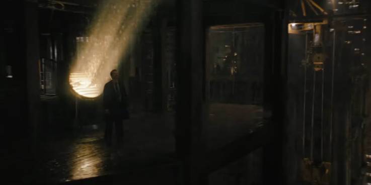 Robert Pattinson's Batman Just Made The Bat-Signal's Meaning Darker! 3 DCEU