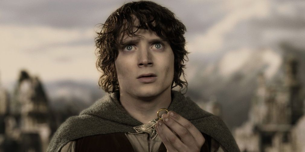 Frodo with the ring in The Lord Of The Rings The Two Towers Cropped