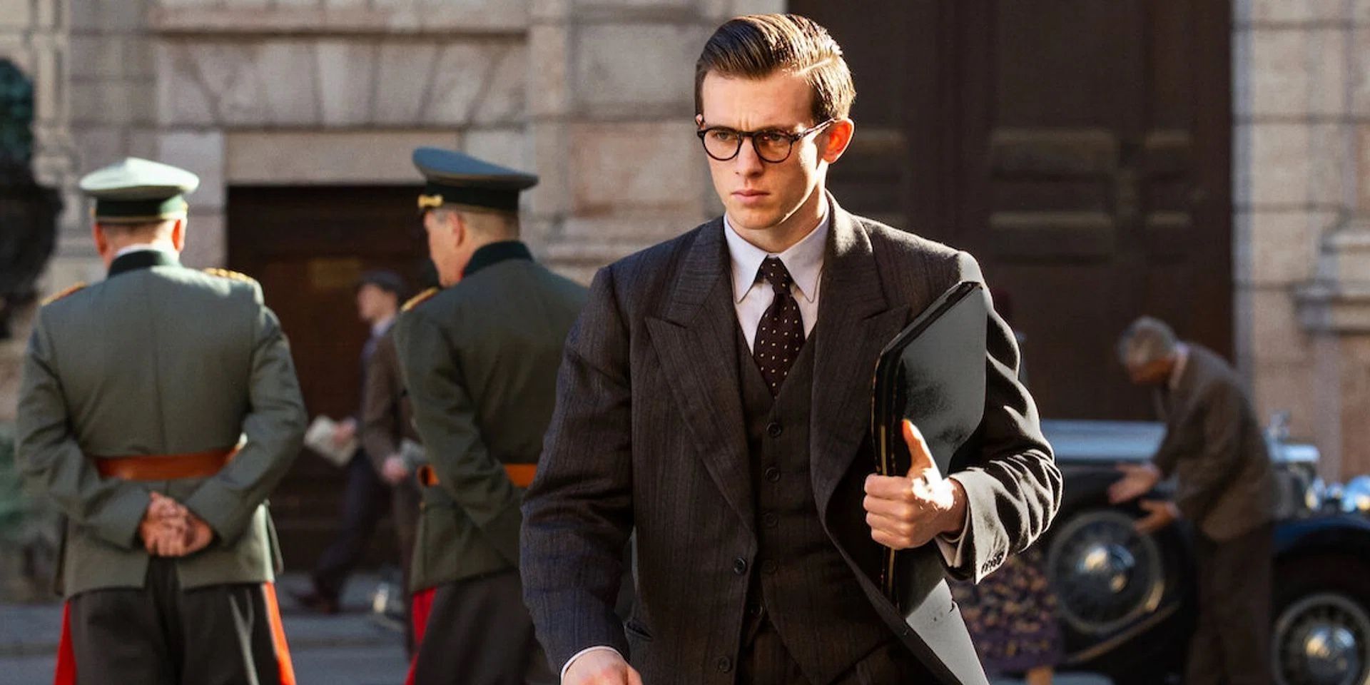 Мюнхен на пороге войны фильм 2021. Мюнхен на грани войны. На грани войны фильм 2022 кадры. Мюнхен на грани войны постер. Мюнхен: на пороге войны (2021).