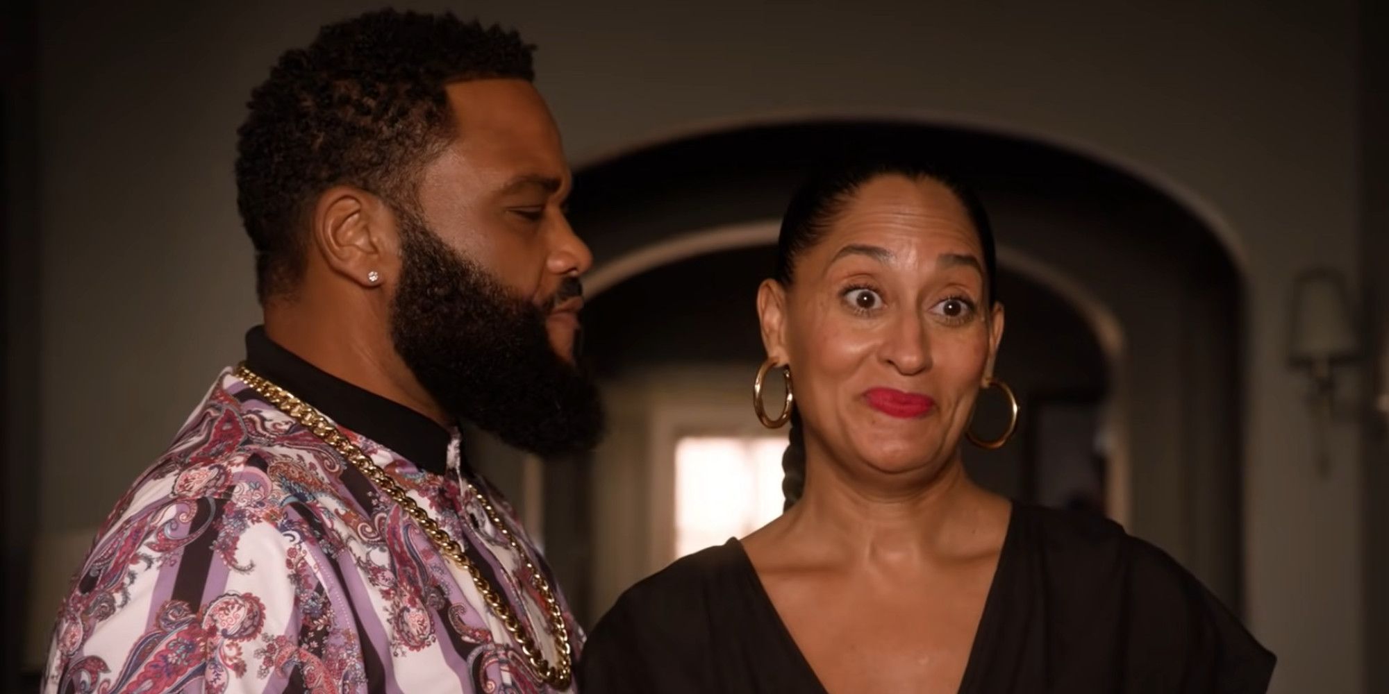Tracee Ellis Ross and Anthony Anderson in Black ish