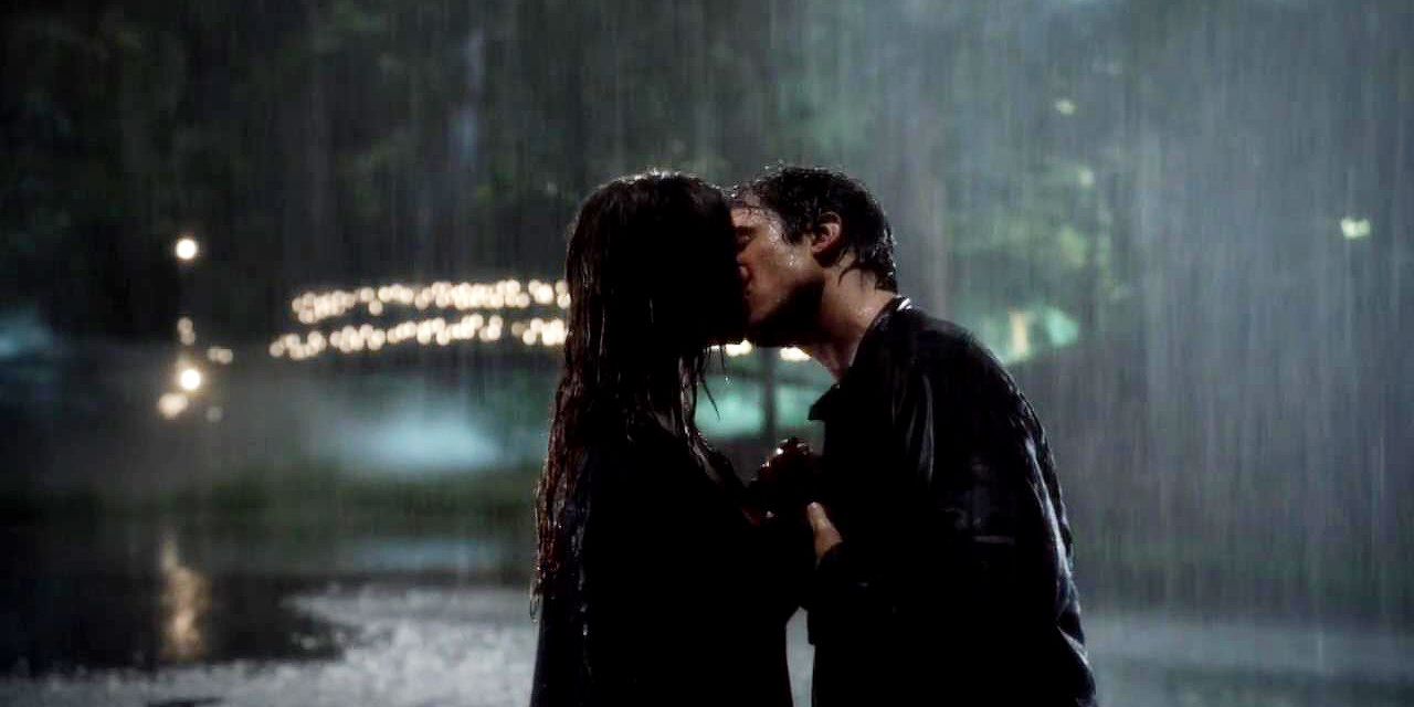 Damon Elena TVD Rain Kiss 1