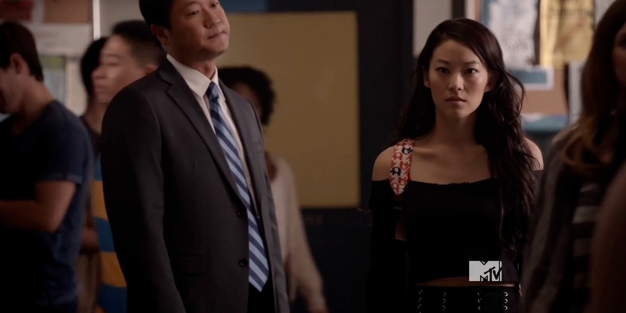 Kira and her dad at school in Teen Wolf 1