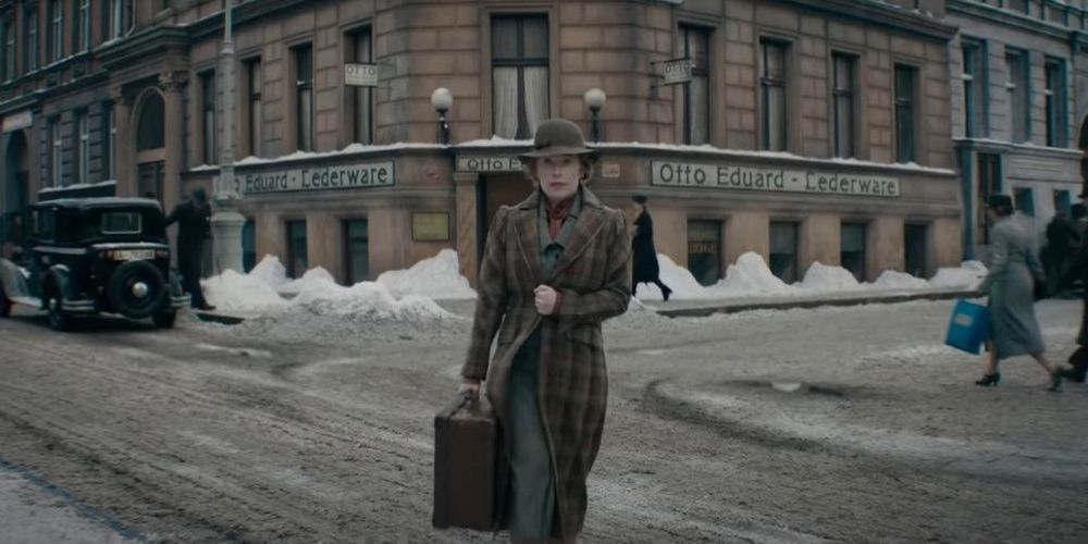 Bunty Broadacre with a briefcase in Fantastic Beasts 3 Cropped 1