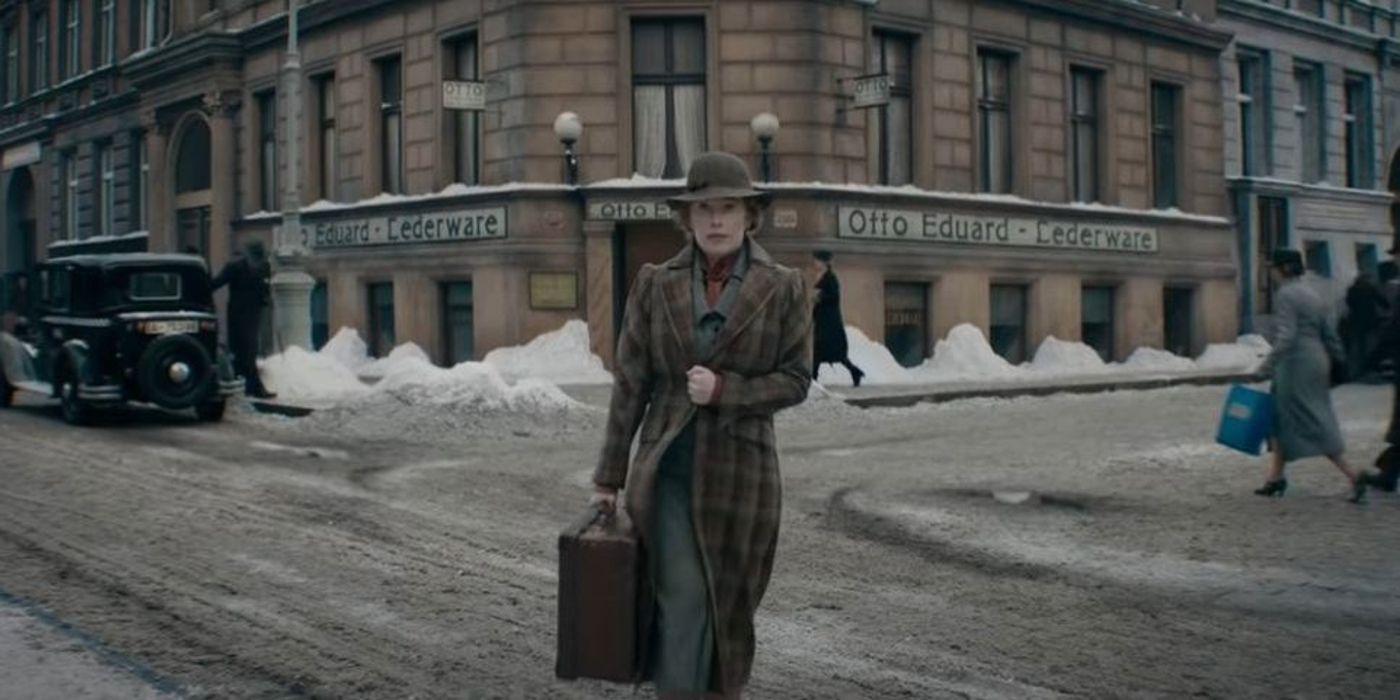Bunty with suitcase in Fantastic Beasts 3