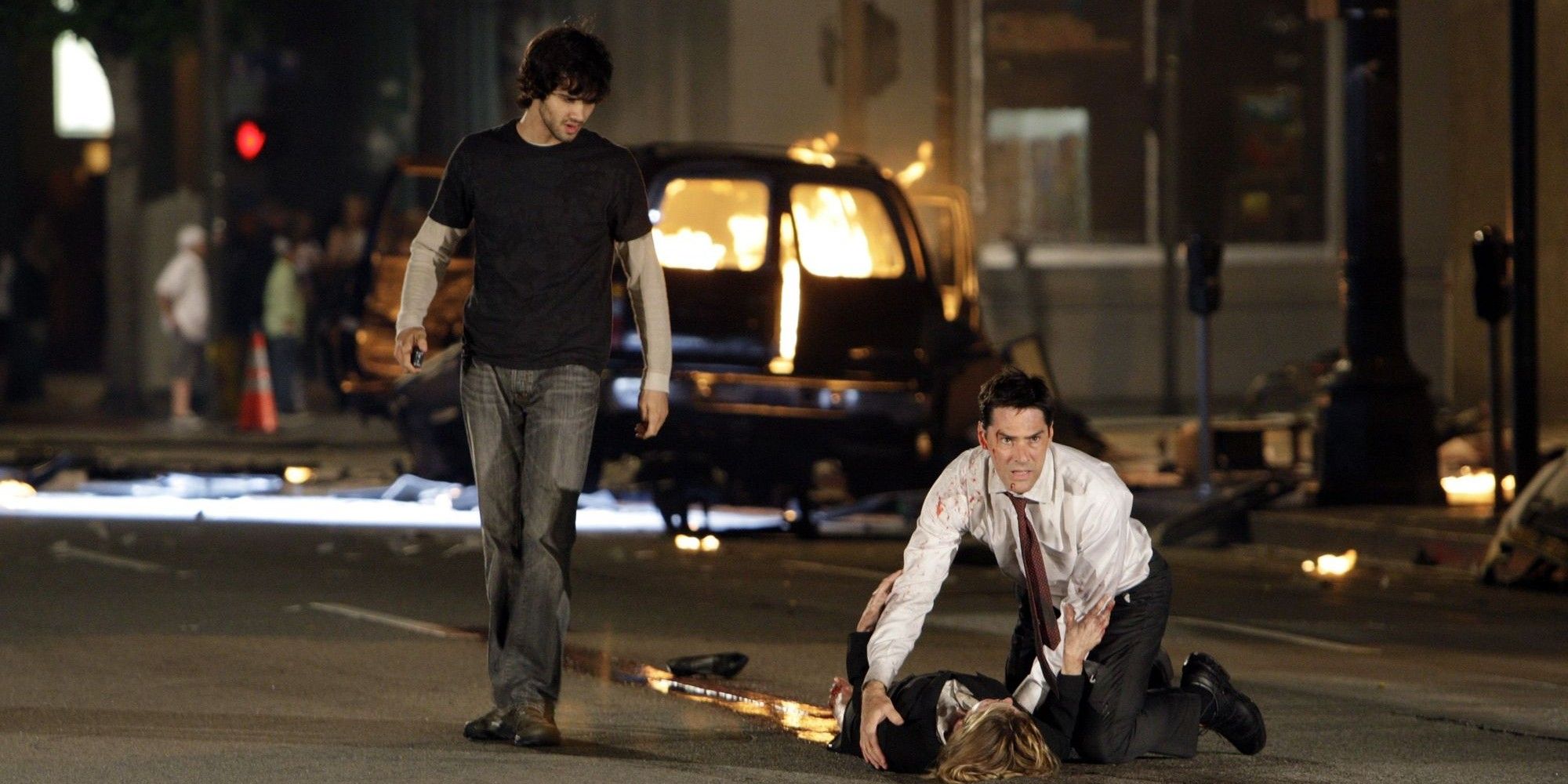 Hotchner looking after an injured woman after a car bomb exploded in Criminal Minds 1