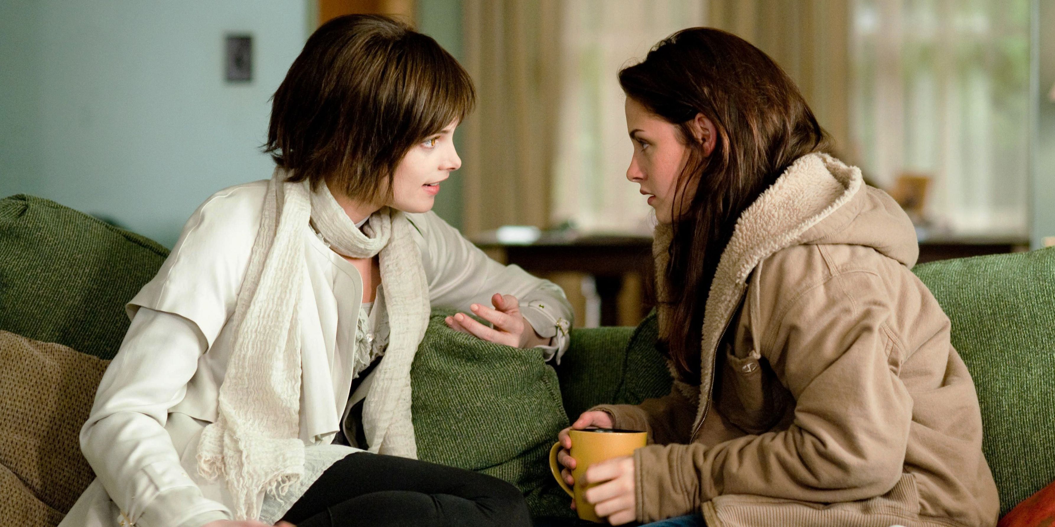Alice Cullen and Bella Swan sitting on the couch in New Moon cropped